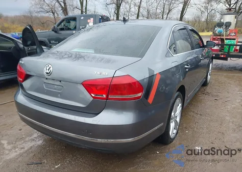 2015 Volkswagen Passat 1.8T Se z USA, uszkodzony, nr VIN 1VWBS7A39FC030106